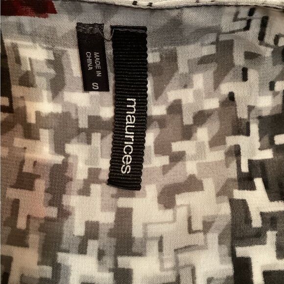 Maurices Women's Lightweight Sheer Pull Over Business Casual Blouse Size Small - Picture 4 of 15